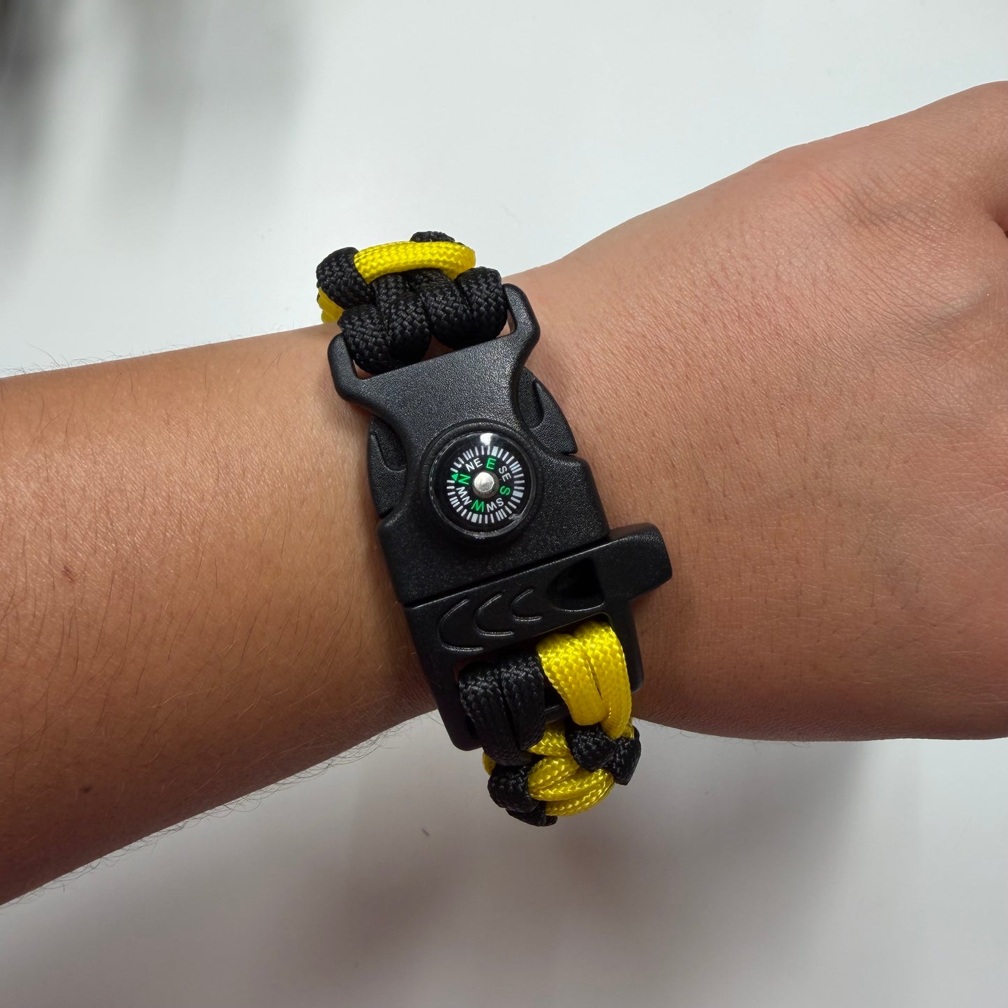 Bracelet de survie noir et jaune
